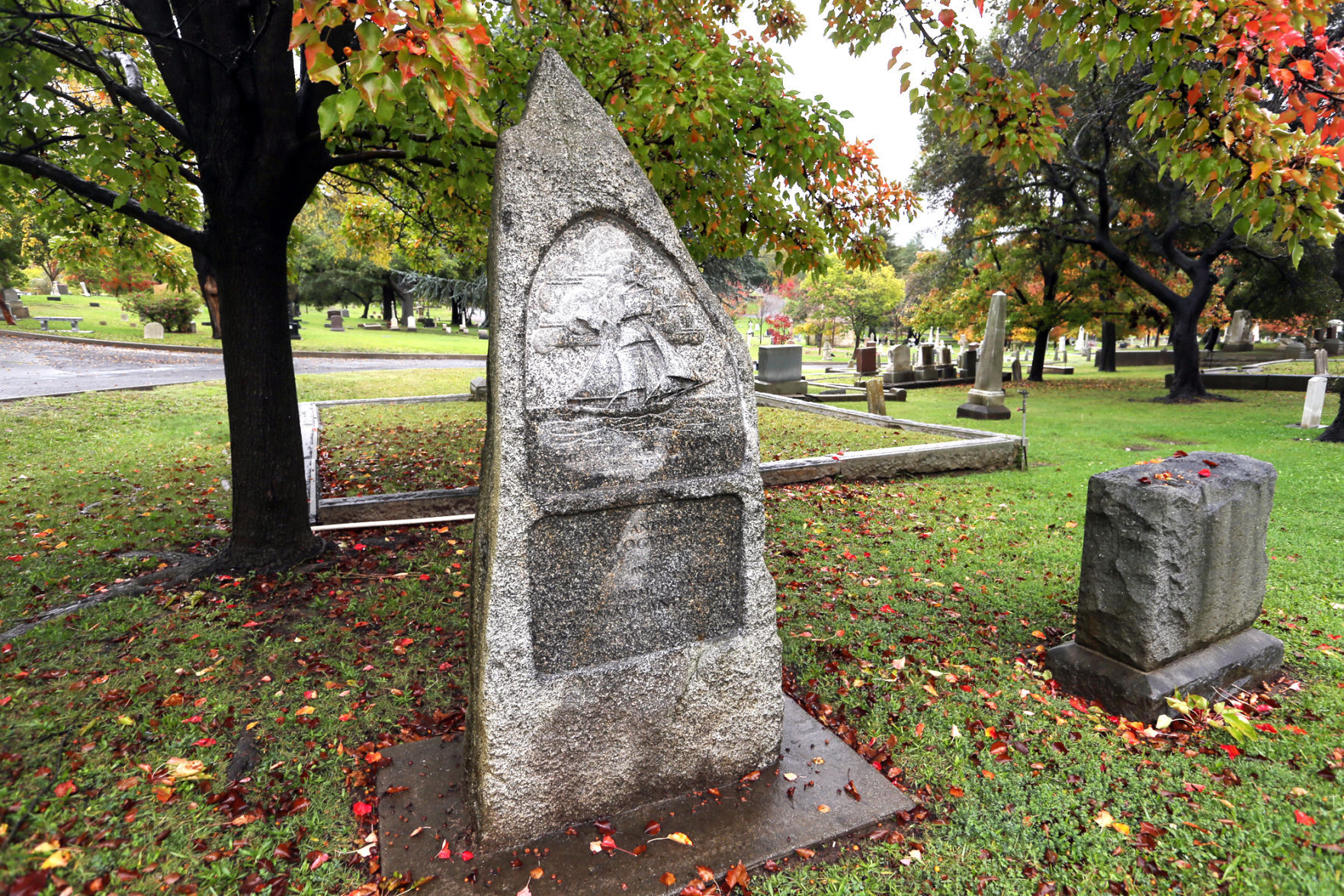 Tulocay Cemetery: Sloopers marker, 2004